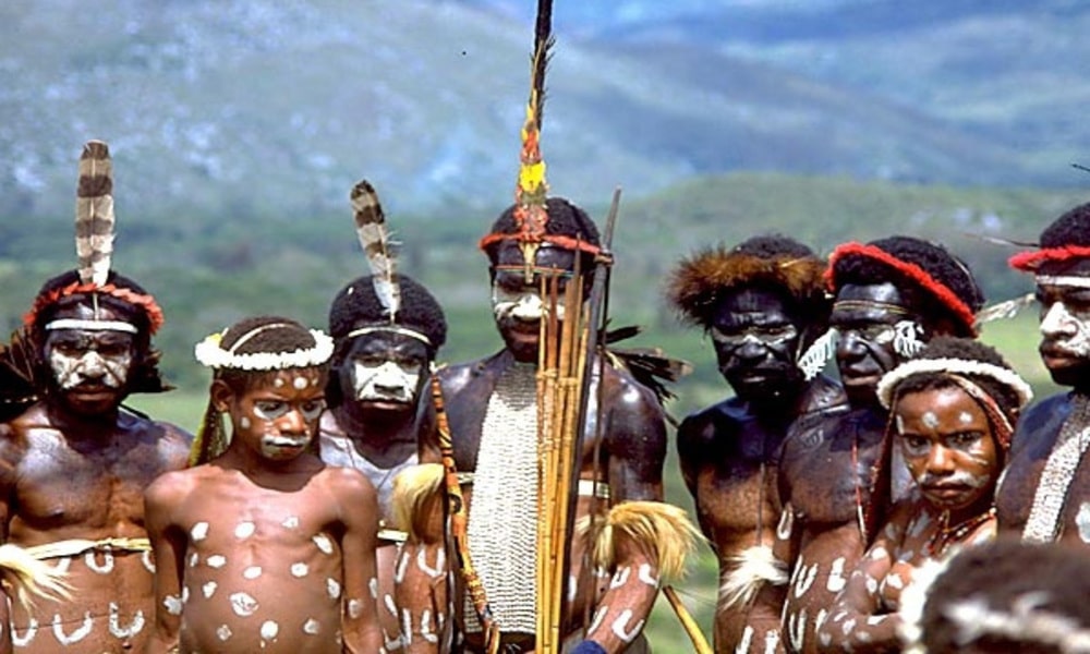 Kekayaan Budaya Suku Adat di Pulau Papua