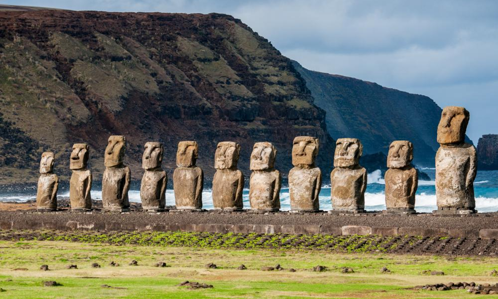 Pulau Paskah: Misteri Patung Moai dan Runtuhnya Peradaban